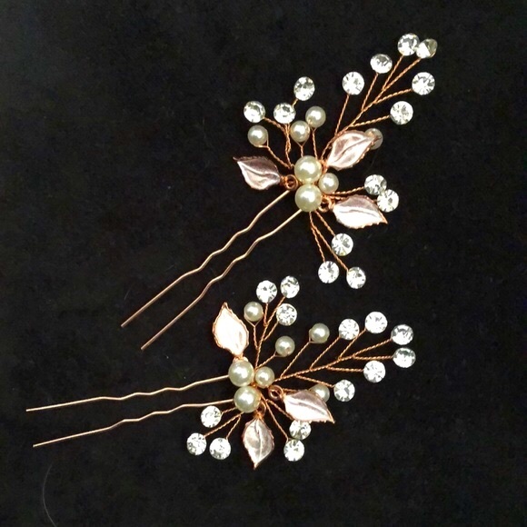 Accessories - Faux pearl and crystals hair pin